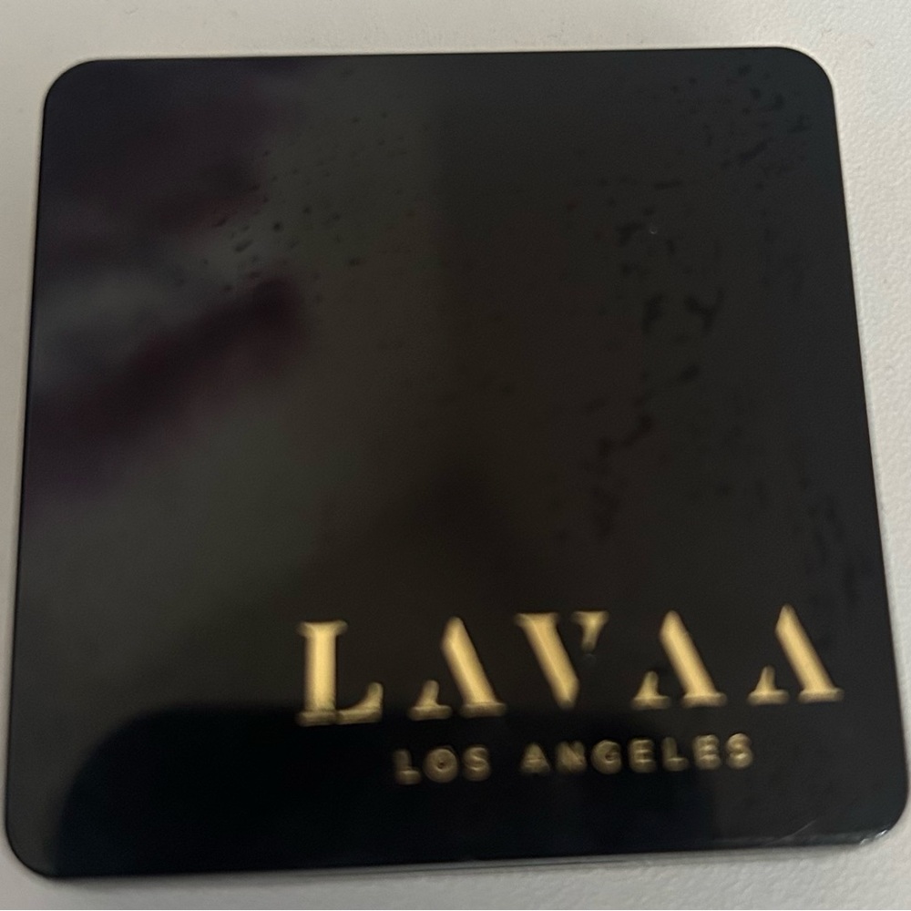 Lavaa Beauty Highlighter Compact 🌟